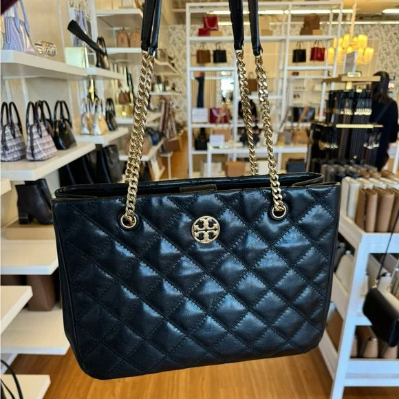 定番★Tory Burch Willa Tote 148250 Amazon.com: Tory Burch 148250 Willa Black Diamond Quilted